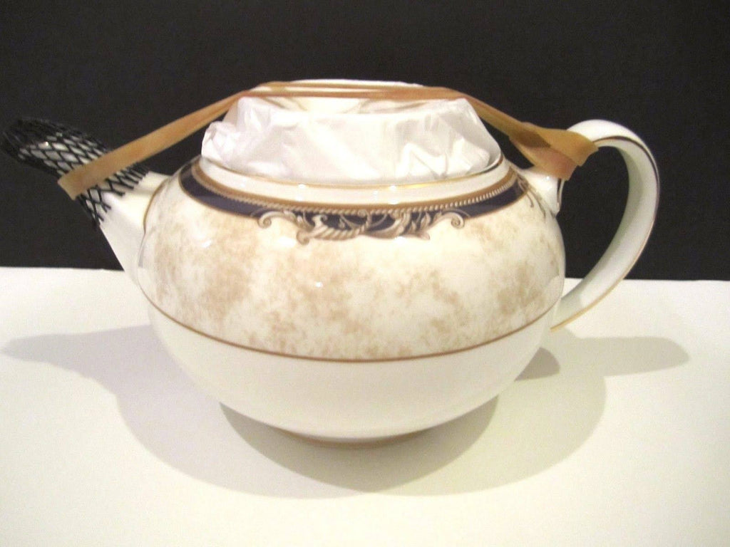 Cornucopia Teapot F607