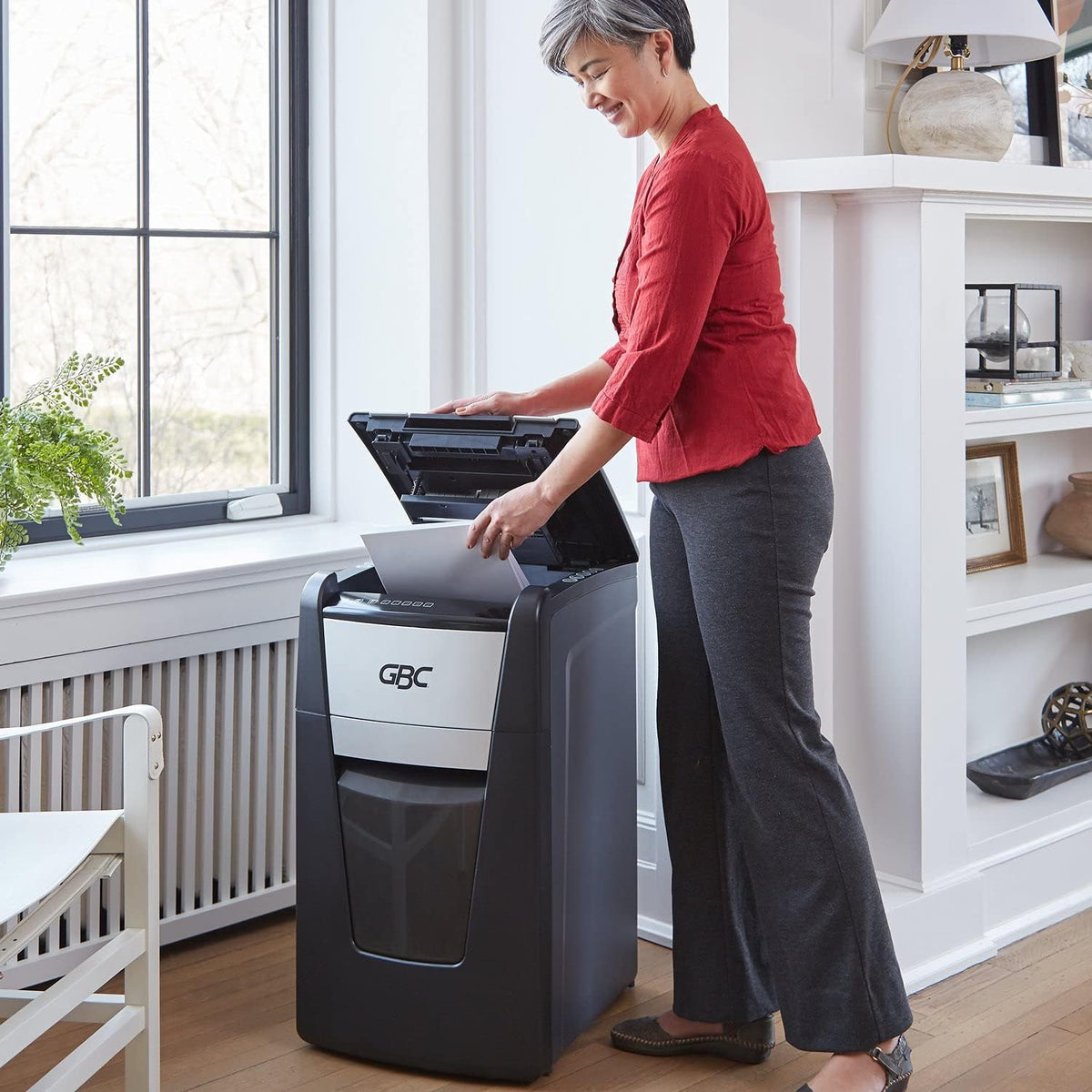 Auto Feed 230 Sheet Capacity Super Cross-Cut Paper Shredder Q48365