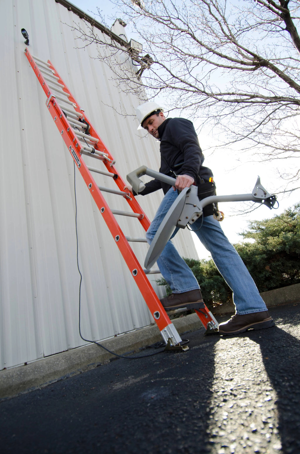 32' Fiberglass Extension Ladder, 300 lbs Load Capacity K967383
